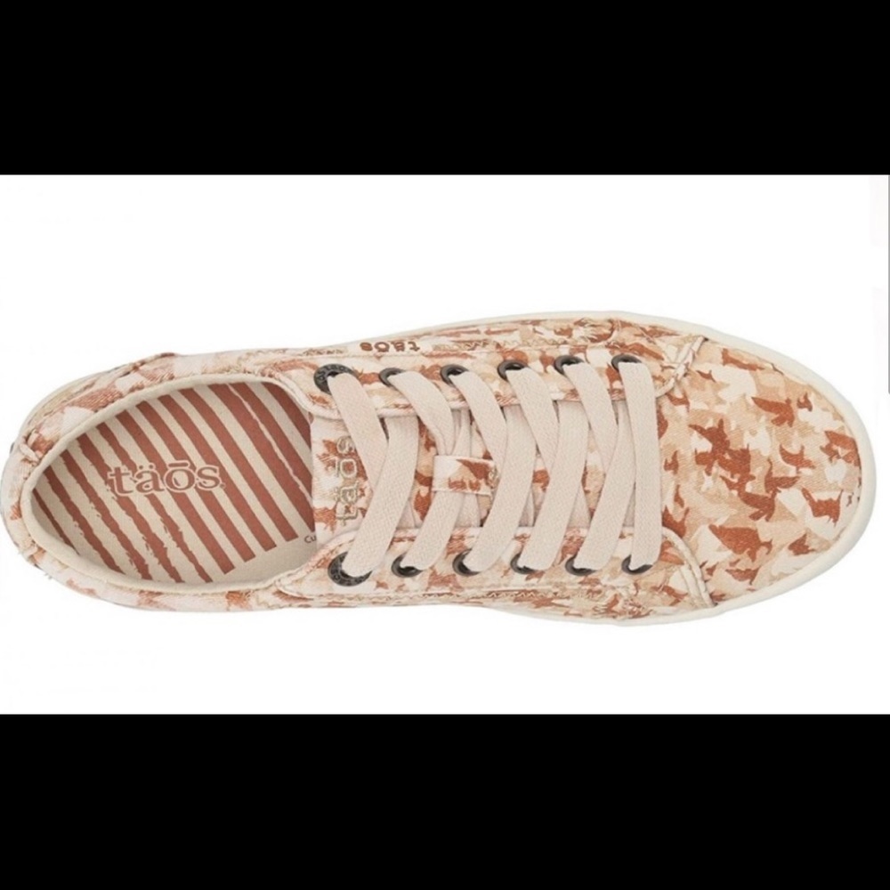 Taos Footwear star color desert camo Size 8